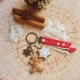 Breloczek świąteczny z pierniczkowym ludkiek i śnieżynki