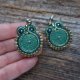 Zielone kolczyki z ozdobnym guzikiem