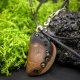 Wisiorek "oliwin i wiąz –naturalna głębia drewna i magiczne kamienie, biżuteria z drewna; Wood Pendant, Wooden Jewellery