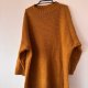 Musztardowy sweter oversize z błyszczącą nitką 5XL / 50 / 22·Bardzo dobry