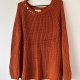 Ciepły sweter w kolorze terakoty z ozdobnym dekoltem miękki, gruby splot XL / 42 / 14·Bardzo dobry·Fashion