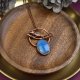 Miedziany wisiorek z chalcedonem i kameleonem #402