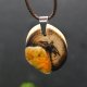 Wisiorek - Amber i dąb - pirografia, dla niej, prezent, dla miłośników natury, biżuteria z drewna, Unique Wooden Jewelry
