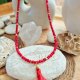 naszyjnik z czerwonych jadeitów i zawieszki z korala