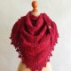 Gruba, mięsista chusta, ręcznie robiona na drutach, bordowa.