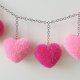 Grilanda z serc - pomponów.