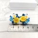 Kolczyki sztyfty 2,5 cm – mini bukiet: rumianek, żółte róże, niebieskie dzwoneczki