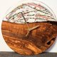 ZEGAR ŚCIENNY  z drewna oliwkowego i żywicy epoksydowej z zatopionymi roślinami