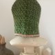 Kapturek wełniany zielony z różową wstawką