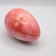 Dekoracyjne jajo z różowo - beżowego kamienia