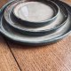 Ręcznie robiony talerz ceramiczny "Mglista Linia"