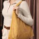 Torba Hobo z nubuku Miodowa