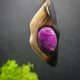 Wisiorek z drewna wiązu i agatu magentowego | biżuteria z duszą, natura - pirografia, prezent, dla niej, dla kobiety, walentynki