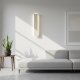 Linea — designerski, liniowy kinkiet z białego betonu — industrialna, minimalistyczna lampa ścienna, nowoczesny element oświetleniowy