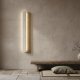 Magna Linea — duża designerska liniowa lampa ścienna z białego betonu