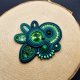Zielona broszka sutasz