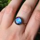 Pierścionek z niebieskim pyłkiem