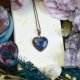 Miedziany ozdobny wisiorek z sodalitem w kształcie serca #720