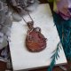 Miedziany wisiorek wire wrapping z czerwonym agatem mszystym #774