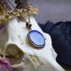 Miedziany wisiorek wire wrapping z lapisem lazuli #789