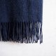 Duży wełniany szalik z frędzlami granatowy wełna