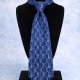 Granatowy Krawat w Geometryczny Wzór – Elegancki Styl Klasyczny