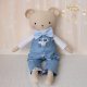 Miś Antoś przytulanka w białym sweterku i niebieskich ogrodniczkach