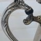 Metalowy platerowany dzbanek na nóżkach że zdobieniami vintage