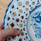 Ręcznie malowany ażurowy talerz dekoracyjny vintage