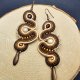 Brązowo-beżowe kolczyki sutasz