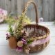 Koszyk wiklinowy z dekoracją, na stół wielkanocny