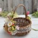 Koszyk wiklinowy z dekoracją, na stół wielkanocny