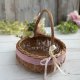 Koszyk wiklinowy z dekoracją, na stół wielkanocny