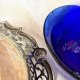 Miniaturowa ażurowa srebrzona paterka ze szkłem kobaltowym - rzadkość