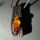 Zawieszka Wisior drewno bursztyn