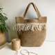 Torebka handmade z juty z frędzlami – duża torba boho na ramię