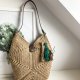 Torebka handmade z juty z chwostami – naturalna torba boho na ramię