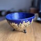 Ręcznie robiona misa ceramiczna na nóżkach | kobaltowe szkliwo | unikat