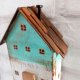 Drewniany domek -wieszak ręcznie robiony