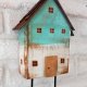 Drewniany domek -wieszak ręcznie robiony