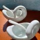 Dwie miseczki z łyżeczkami - łabędzie