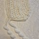 Szydełkowy czepek ażurowy z kręconymi troczkami – ecru / śmietanka