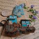 Rustykalny wieszak z turkusowym domkami no 1