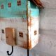 Drewniany wieszak " Domek " w  stylu rustykalnym