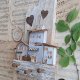 Rustykalny wieszak z szarymi domkami no 1