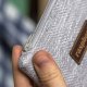 Jasnoszare etui na klucze jodełka