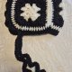 Ręcznie robiona czapka Bonnetka – Klasyczna czerń i biel – Styl Retro / Crochet
