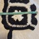 Ręcznie robiona czapka Bonnetka – Klasyczna czerń i biel – Styl Retro / Crochet