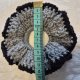 Szydełkowa gumka scrunchie – Srebrzysta szarość i czerń (Handmade)
