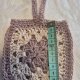 Szydełkowa mini torebka w stylu boho / Etui z motywem Granny Square – krem i ciepły brąz